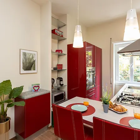 Teano House 公寓 *